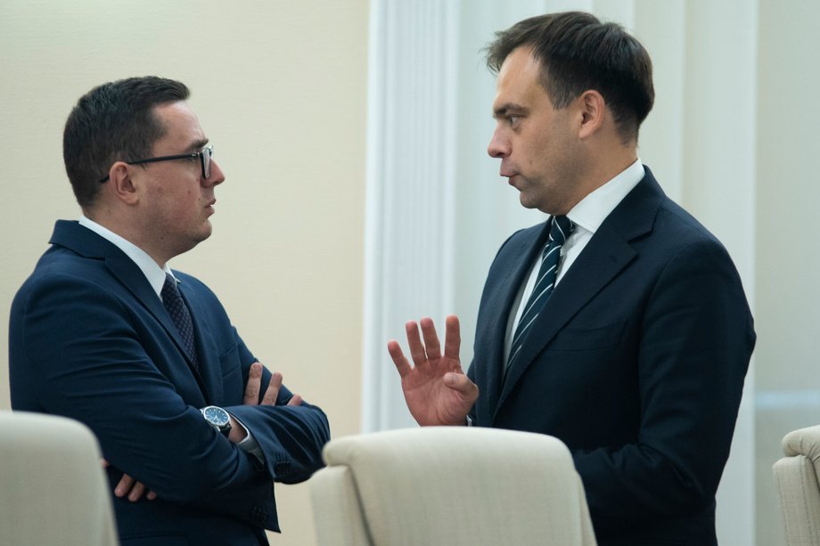 Minister Energii Miłosz Motyka i Minister Finansów Andrzej Domański