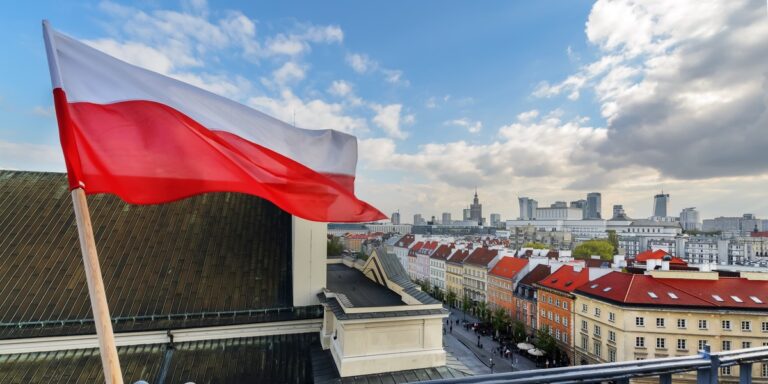 Polskie obywatelstwo: zmienione regulacje. Jakie nowości od października? - INFBusiness