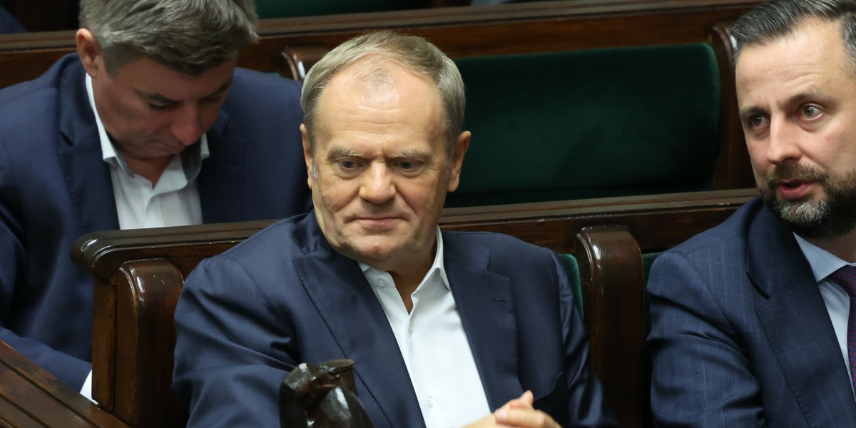 — W naszej opinii problem z Nord Stream 2 wynikał z jego wzniesienia, a nie zdetonowania, niezależnie od tego, jak bardzo może to irytować niektórych obywateli Niemiec — oznajmił w piątek w parlamencie dziennikarzom premier Donald Tusk, odpowiadając na pytania dotyczące procesu Wołodymyra Ż., podejrzewanego o ów czyn dywersji. Premier Donald Tusk.
