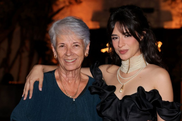 <p> Piosenkarka zespołu Havana, Camila Cabello, oddała hołd swojej babci, Mercedes Rodriguez, podczas czwartej dorocznej gali Dia de Muertos w czwartek. Zobacz: Camila Cabello oddała hołd babci na gali Dia de Muertos - INFBusiness