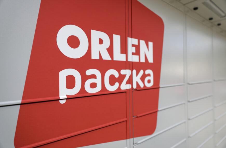 Polska Poczta oraz Orlen Paczka nawiązują współpracę. Doszło do porozumienia.