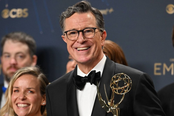 Zobacz: Kimmel i Colbert wspierają się nawzajem w programach „Late Show” i…