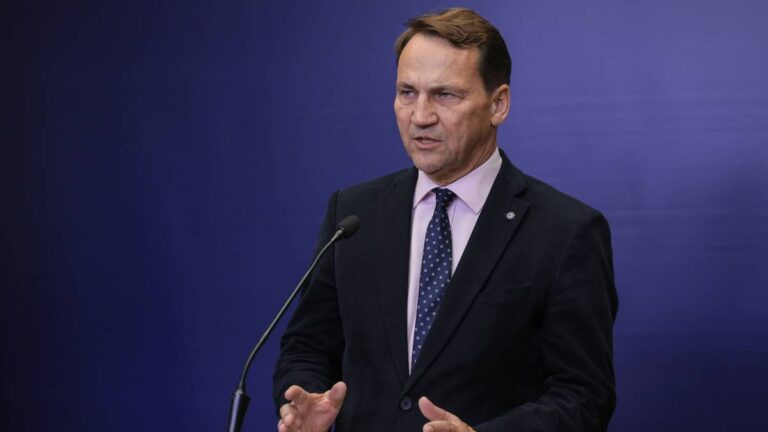 Sikorski odpowiada na rozmowę z Merkel. "Najwyraźniej nie pamięta" - INFBusiness