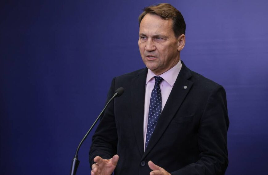 Sikorski odpowiada na rozmowę z Merkel. „Najwyraźniej nie pamięta”