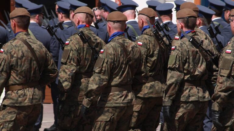Polacy pytani o reakcję na wypadek wojny. Najnowszy pomiar opinii. - INFBusiness