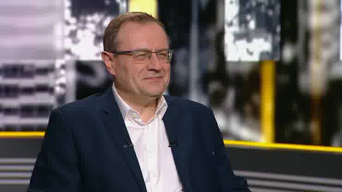 Prof. Antoni Dudek uważa, że Donald Tusk nie przebije Jarosława Kaczyńskiego w kwestii hojnego rozdawnictwa. W audycji "Najważniejsze pytania" historyk i politolog zaznaczył, że premier wraz z koalicją rządzącą potrzebują pomyślnych rezultatów przed wyborami w roku 2027, lecz marnują swoją okazję. - Najlepszym zamysłem Tuska była deregulacja. (...) Lecz skończyło się na obietnicach - stwierdził. Specjalista ostudza zapał szefa rządu. "Bardziej prawdopodobne, że wygram ten zakład" - INFBusiness