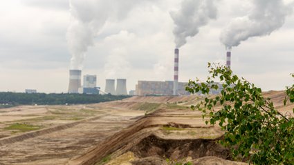 Rosła ilość wkładów w bankach, a także powiększała się suma pieniędzy w gotówce. Ilość pieniędzy w obiegu we wrześniu powiększyła się o blisko 17 mld zł, lecz w ciągu roku aż o 254 mld zł. Świat bije rekord zużycia węgla. Emisja rośnie mimo zielonej rewolucji