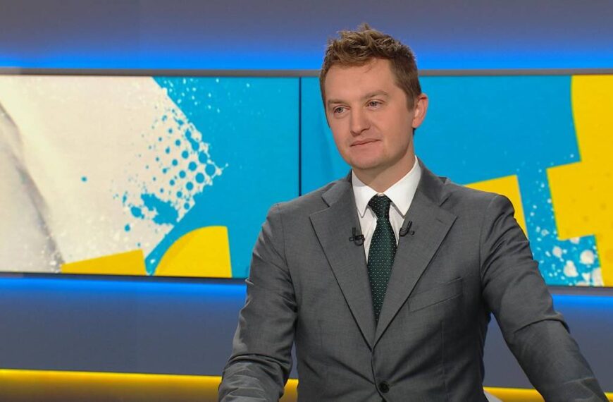Kaleta śpiewa w Polsat News. „Staszek piątka, Tomek dycha…”