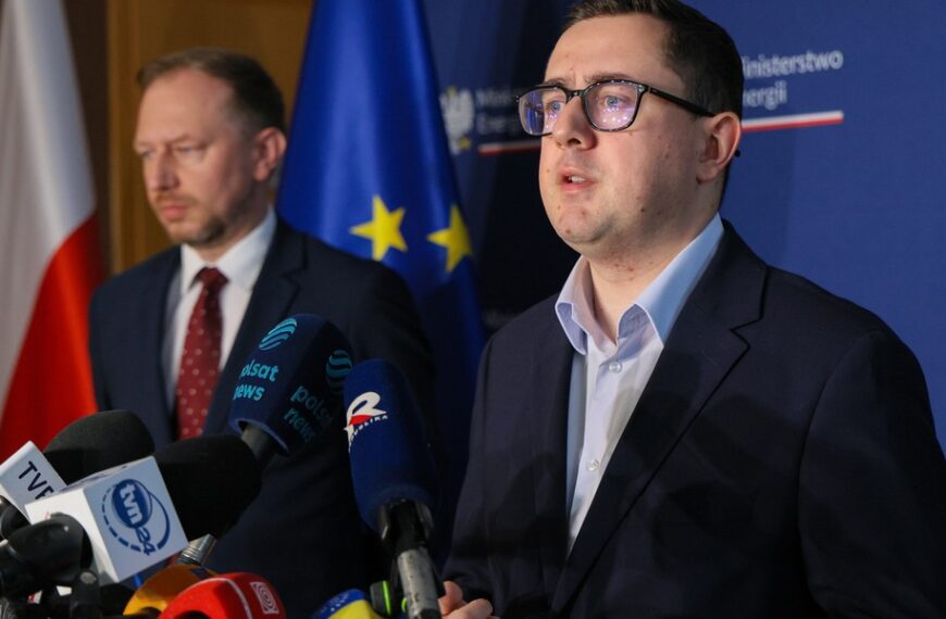 Energetyka jądrowa i odnawialna pod ostrzałem mitów. Resort energii walczy z dezinformacją.