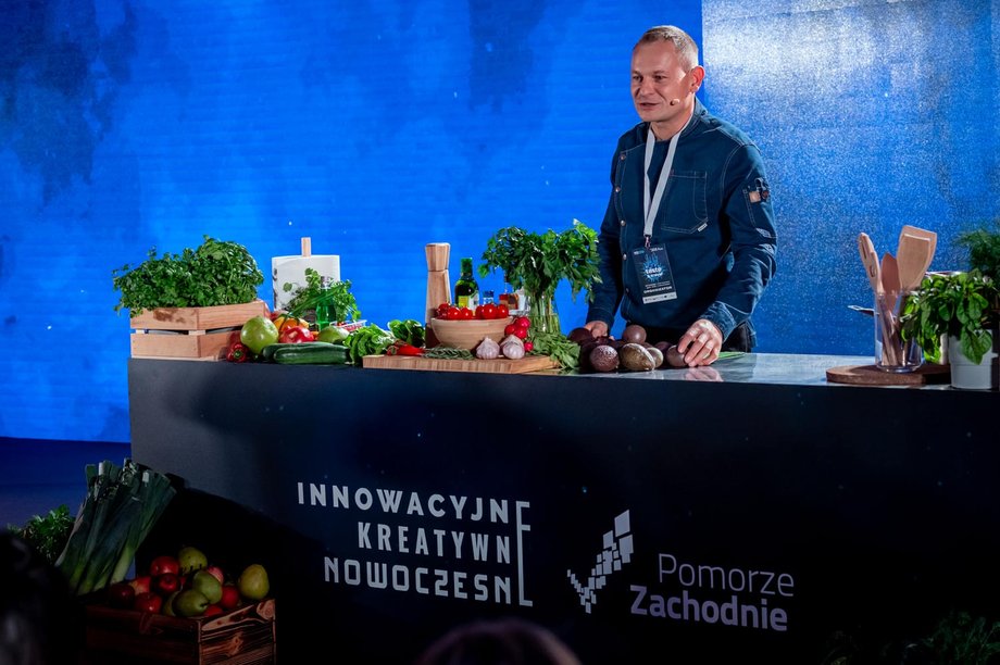 Konferencja „Taste & Travel” stanowiła premierowe i tak rozbudowane wydarzenie w regionie, dedykowane mikro, niewielkim oraz średnim podmiotom gospodarczym (MMŚP) z branż: restauracyjnej, hotelowej i turystycznej. Zachodniopomorskie kompetencje, tradycja i kulinarne doznania skupione razem. - INFBusiness