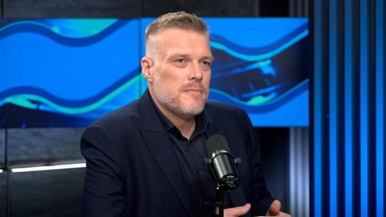 Adrian Zandberg ogłasza: "Koniec z tym". "Polska za bardzo na tym traci" - INFBusiness