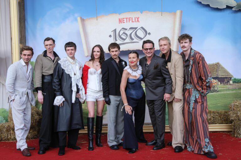 Kto ogląda „1670”: Msze czy miasteczko Wilanów i Corpo-Luds? Co Netflix wie o Polakach? - INFBusiness