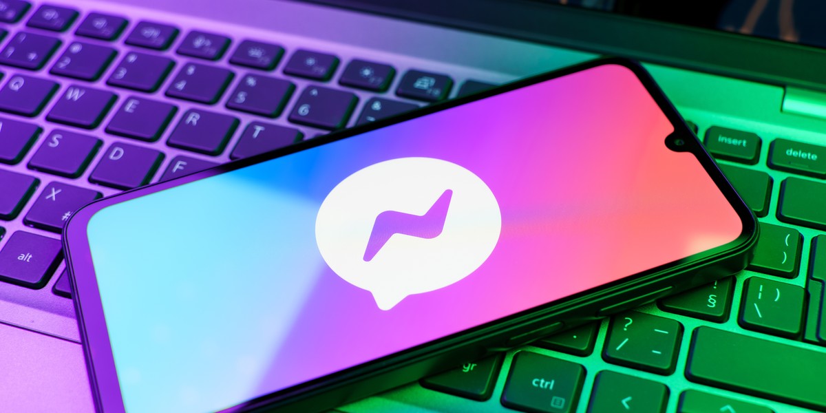 Meta wycofuje się z programu Messenger na komputery Mac i Windows. Klienci wspomnianych systemów operacyjnych powinni przygotować się na roszady, albowiem programy te przestaną funkcjonować w niedalekiej przyszłości. Koncern nie zdradził jeszcze dokładnej daty zakończenia wsparcia technicznego, lecz zapewnia, że każdy otrzyma stosowne zawiadomienie. Messenger