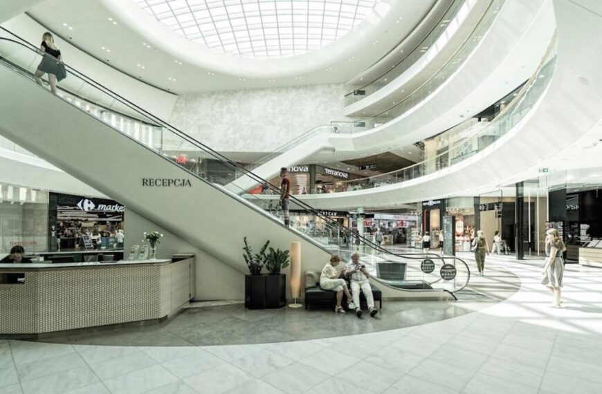 31 października: Dostępność sklepów i godziny pracy przed dniem Wszystkich Świętych w…