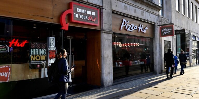 Pizza Hut likwiduje placówki w UK. Ponad tysiąc pracowników bez pracy. - INFBusiness