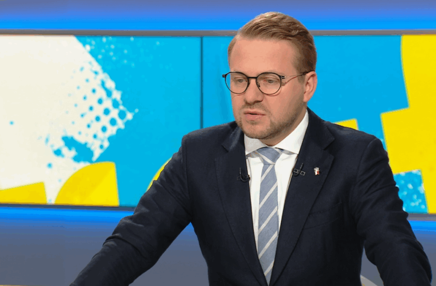 Jacek Ozdoba o reakcji na sprawę Michała Wosia. „Skomentuję to dwiema nutami”