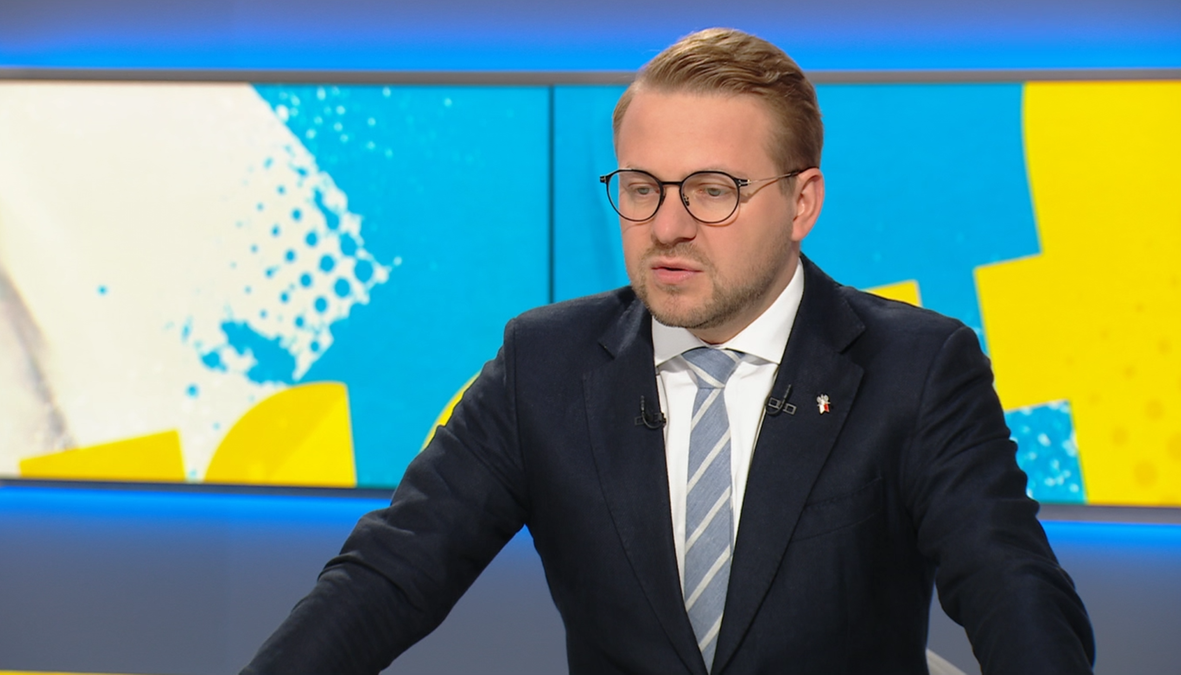 - Mogę odpowiedzieć dwiema kompozycjami. Pierwsza z nich to "12 gorszy" Kazika - w taki sposób eurodeputowany PiS Jacek Ozdoba odniósł się do poczynań prokuratury w sprawie Michała Wosia odnośnie zakupu Pegasusa. Według Ozdoby, to działanie przekracza "wszelkie możliwe ramy". - Państwo winno dysponować instrumentem do deszyfrowania wiadomości - objaśnił polityk PiS. Jacek Ozdoba o działaniach wobec Michała Wosia. "Mogę odpowiedzieć dwoma piosenkami"