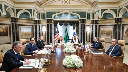 USA prowadzą rozmowy z Ukrainą. Tymczasem Rosja kontynuuje ataki.