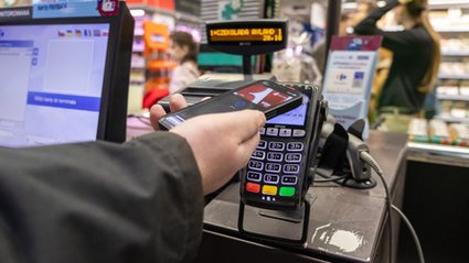Ochoty na zakupy mamy dużo więcej niż przed rokiem. Jedna rzecz spędza nam sen z powiek
