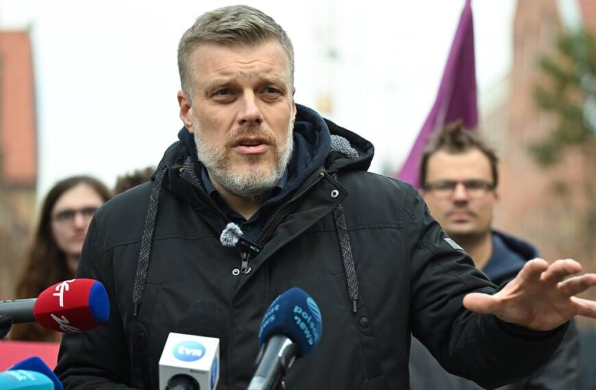 Trzaskowskiemu odpowiadają wspólnie: „Chcą, by miejscowe kliki trwały bez końca”.