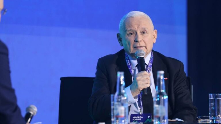 - W perspektywie kilku lat niezawisłość Polski może stanąć pod znakiem zapytania - zadeklarował lider PiS Jarosław Kaczyński. Zasygnalizował dwa warianty, które w jego ocenie, mog&261; do tego prowadzić. PiS Leader on Perils Facing Poland. Highlights Two Potential Paths. - INFBusiness