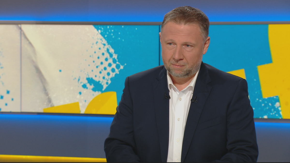 - Trochę smutno, lecz nie ma sensu o tym dyskutować, taka jest specyfika areny politycznej - oznajmił w "Graffiti" minister spraw wewnętrznych i administracji Marcin Kierwiński, zapytany o nadchodzący zjazd KO, podczas którego mają być przedstawione decyzje dotyczące stronnictwa. - Będzie modyfikacja logotypu, będzie zmiana miana - relacjonował, nawiązując do fuzji swojej partii z Inicjatywą Polską i Nowoczesną. Nadchodzą zmiany w PO. Marcin Kierwiński mówi o "żalu" i "nostalgii"