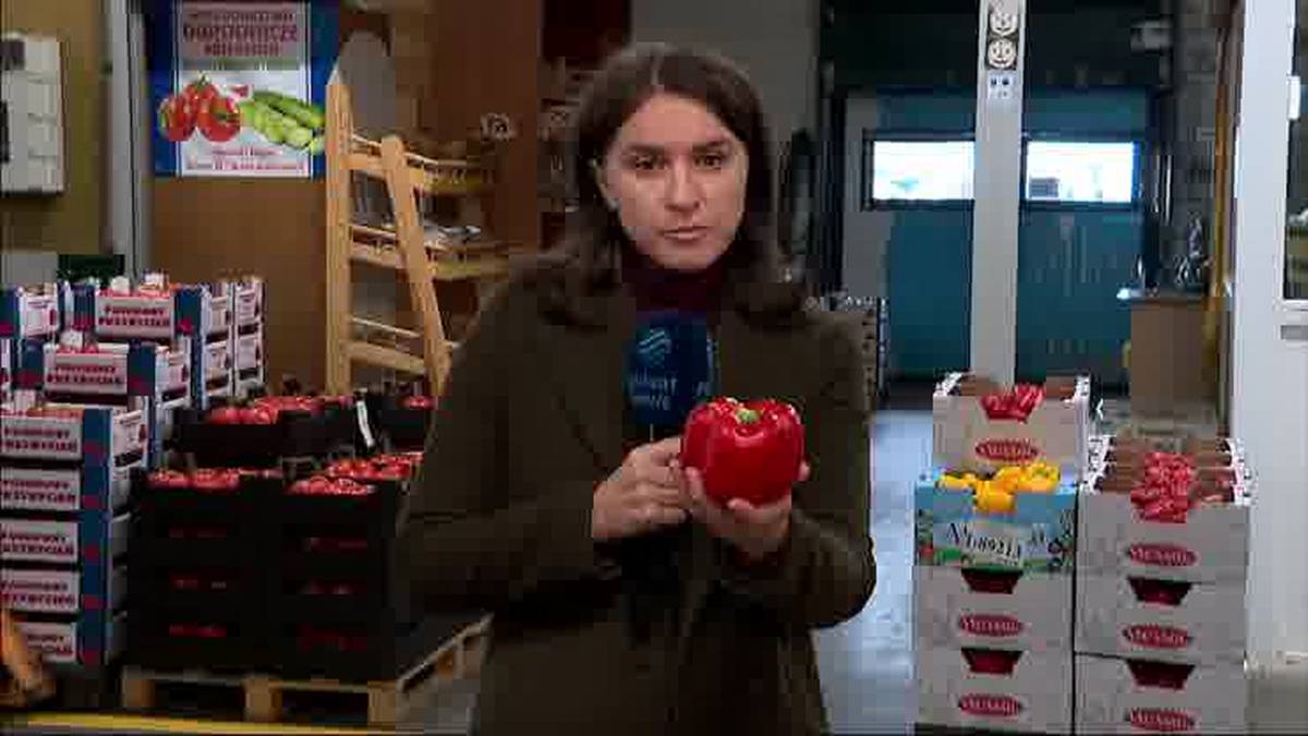 Z najnowszego sprawozdania EAPN Polska wynika, że blisko dwa miliony Polaków egzystuje obecnie w skrajnym niedostatku. Stanowi to znaczącą poprawę w stosunku do roku poprzedniego, między innymi dzięki podwyżce minimalnego wynagrodzenia. Niemniej, autorzy analizy podkreślają, że skrajne ubóstwo zostało wyparte przez tak zwane ubóstwo relatywne, czyli poziom życia i przychodów poniżej średniej krajowej. Skrajna bieda dotyka wielu Polaków. Aktualne statystyki. - INFBusiness