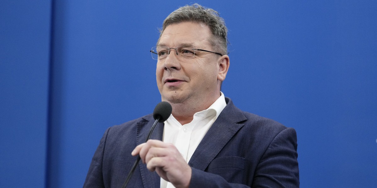 Prawo i Sprawiedliwość nie wyrazi zgody na realizację połączenia Pekao i PZU — oznajmił poseł tej partii, Michał Wójcik. Zaznacza, że rząd usilnie próbuje to narzucić. Czy to oznacza, że głowa państwa uniemożliwi to duże przedsięwzięcie? Poseł PiS Michał Wójcik