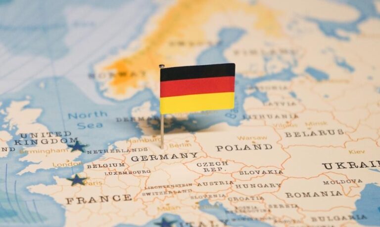 PKO Bank Polski, poprzez swoją filię w Niemczech, zapewnił kwotę 50 mln euro w formie kredytu dla przedsiębiorstwa z polskim kapitałem, które realizuje jeden z większych projektów o charakterze mieszkaniowo-usługowym w Dreźnie. W ramach tej inwestycji powstanie 305 apartamentów, powierzchnie biurowe oraz lokale handlowo-usługowe - ogłosił w czwartek bank w oświadczeniu. PKO BP wesprze finansowo krajowy projekt budownictwa mieszkaniowego w Dreźnie. - INFBusiness