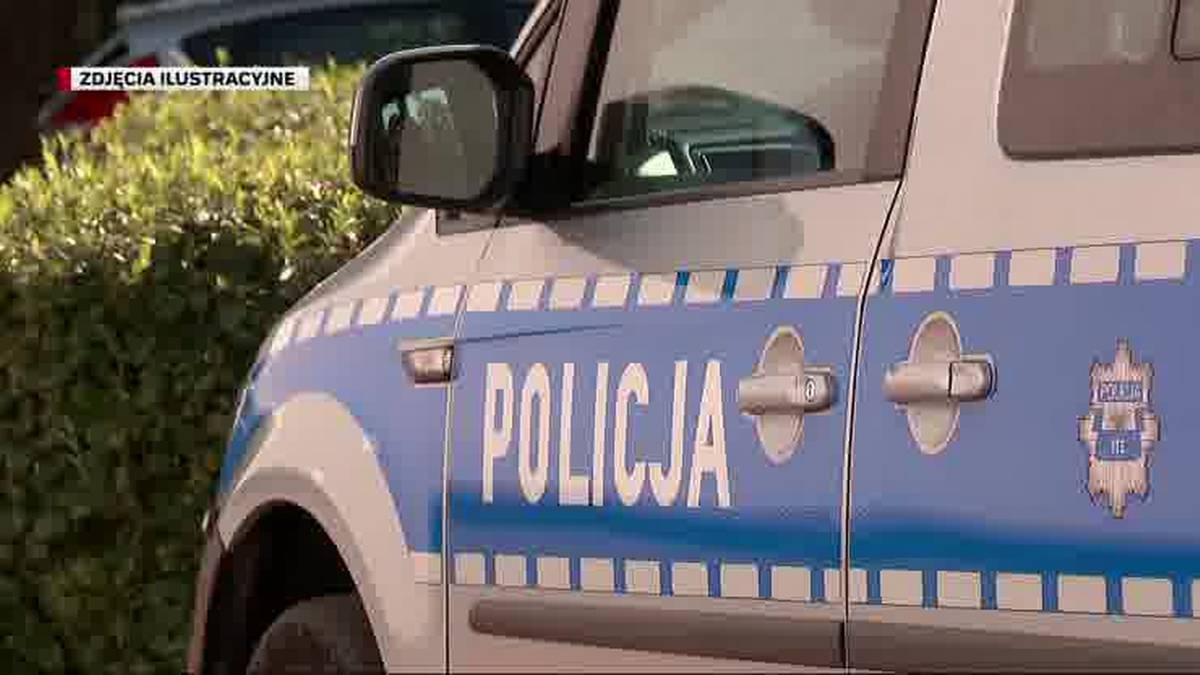 Dzięki natychmiastowej interwencji funkcjonariusza z Katowic zdołano uniknąć nieszczęścia na przejeździe kolejowym. Stróż prawa, będący poza godzinami pracy, wspomógł przesunąć z szyn pojazd, w którym urwało się koło. Parę chwil później przez przejazd pomyknął pociąg. W samochodzie odpadło koło. Chwile grozy na przejeździe kolejowym - INFBusiness