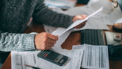 Głowa państwa USA, Donald Trump, obwieścił znaczące postępy w kwestii rokowań dotyczących nowej umowy handlowej z Republiką Korei. W trakcie pobytu w Azji, zasygnalizował, że pertraktacje znajdują się w dojrzałej fazie, pomimo iż niektóre zagadnienia wciąż wymagają rozstrzygnięcia. Polska ma fantastyczne wskaźniki ekonomiczne. Poza jednym. Tu mamy problem