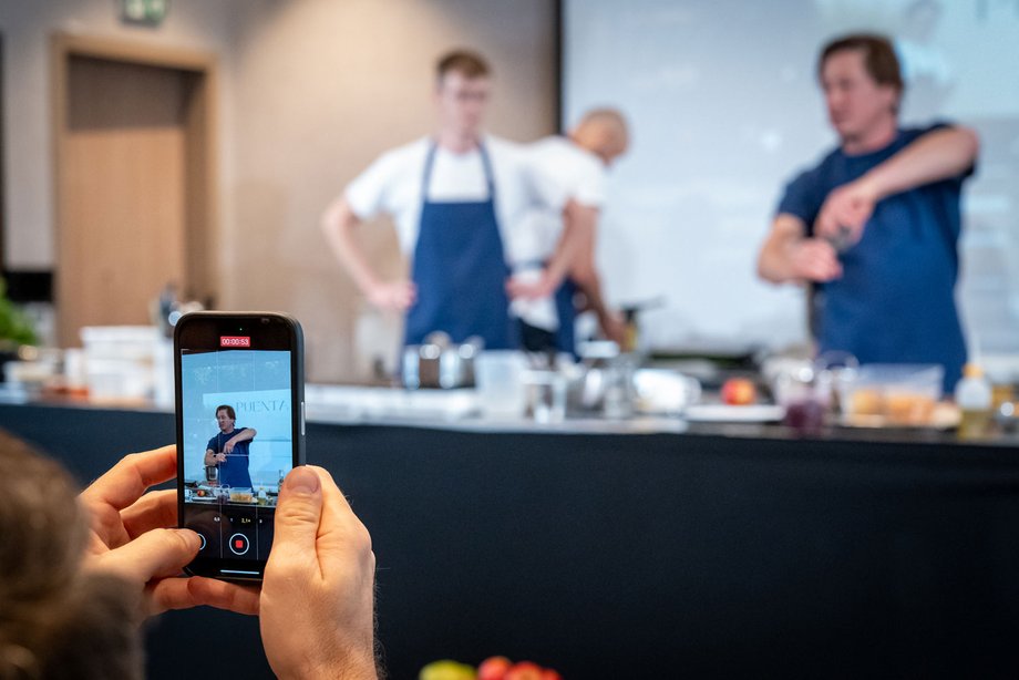 Konferencja „Taste & Travel” stanowiła premierowe i tak rozbudowane wydarzenie w regionie, dedykowane mikro, niewielkim oraz średnim podmiotom gospodarczym (MMŚP) z branż: restauracyjnej, hotelowej i turystycznej. Zachodniopomorskie kompetencje, tradycja i kulinarne doznania skupione razem. - INFBusiness