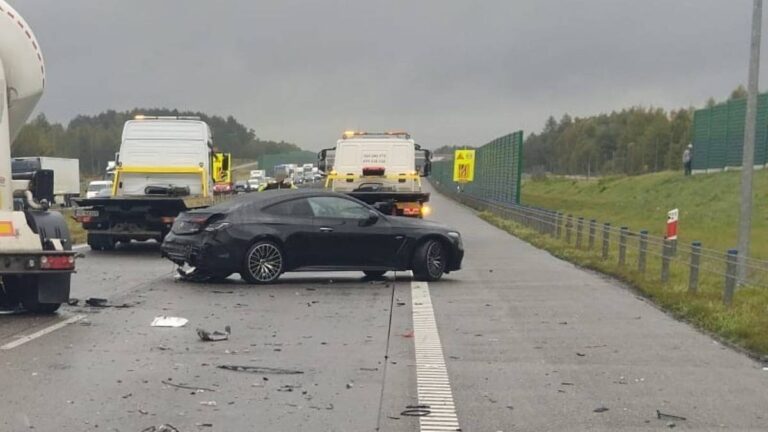 Zderzenie wielu pojazdów na A1. Są ranni, interweniują służby. - INFBusiness