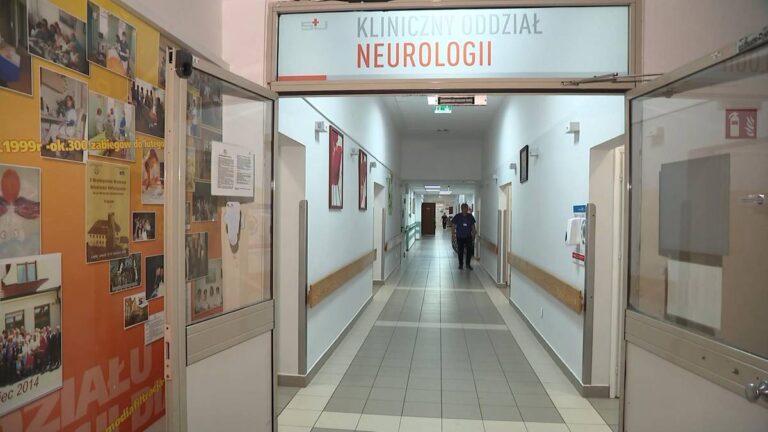 Dziewięcioletni chłopak trafił do lecznicy z symptomami apopleksji. Zważając na szybki odzew rodzicielki oraz nieustraszoną decyzję lekarzy, chłopiec powrócił do całkowitej sprawności. To pierwszy tego rodzaju wypadek w historii zielonogórskiego szpitala. Dziewięcioletni chłopiec po wylewie. Medycy podjęli ryzykowne działanie. - INFBusiness