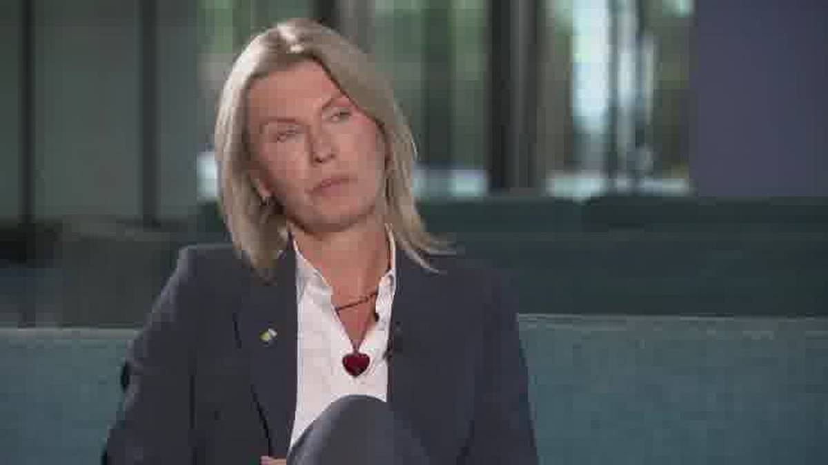 Prokuratura Okręgowa w Warszawie opublikowała nakaz aresztowania za Erykiem Piatrou, 33-letnim obywatelem Białorusi, którego podejrzewa się o morderstwo młodej księgowej, do którego doszło w październiku 2023 roku. Badający sprawę śledczy doszli do wniosku, że przestępstwo w hotelu w warszawskiej dzielnicy Wola mogło mieć motyw seksualny. Przestępcy grozi kara dożywotniego pozbawienia wolności. Białoruski mężczyzna poszukiwany w związku ze śmiercią w stolicy. Wydano nakaz aresztowania. - INFBusiness