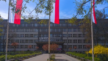 Uniwersytet Krakowski zamyka kierunek studiów w dniu inauguracji, pozostawiając studentów bez opieki.