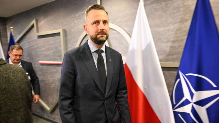 Poufne akta na śmietnisku. Reakcja ministra. - INFBusiness