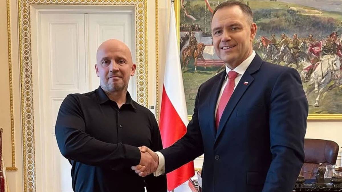 Raper Peja został podjęty przez Karola Nawrockiego w siedzibie Prezydenta. "Podczas rozmowy omawialiśmy zagadnienia niełatwe, a konwersacja upłynęła w atmosferze otwartej i przyjaznej" - oznajmił artysta. Jak podaje, otrzymał zaproszenie w odpowiedzi na pismo wysłane do biura prezydenta. Peja z wizytą w Pałacu Prezydenckim. Zdradził, o czym rozmawiał z Nawrockim