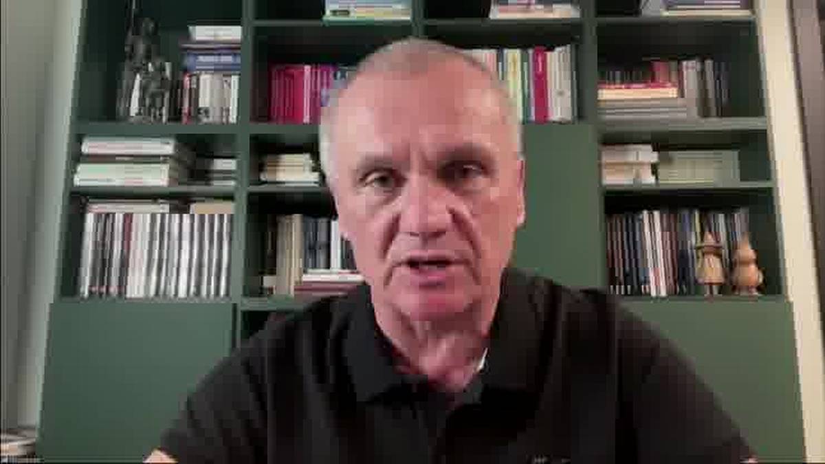 Jeden z czołowych polityków Nowej Lewicy, Robert Biedroń, podzielił się informacją o niedyspozycji zdrowotnej eurodeputowanego tej formacji, a prywatnie swojego towarzysza życia, Krzysztofa Śmiszka. - Jego stan zdrowia jest bardzo ciężki, nie pracuje, przebywa na zwolnieniu lekarskim i musi poddać się intensywnej terapii - objaśnił. Krzysztof Śmiszek zmaga się z ciężką chorobą. Robert Biedroń wyjawia - INFBusiness