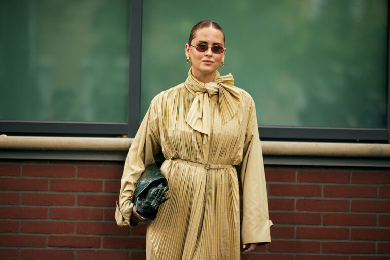 Święto Zmarłych i zakaz handlu w niedziele sprawią, że nadchodzący weekend okaże się wyjątkowo problematyczny dla konsumentów. W piątek, 1 listopada 2025 roku, większość sklepów i centrów handlowych w Polsce będzie nieczynna. To idealna chwila, aby wcześniej rozplanować większe sprawunki i uniknąć nieprzyjemnej niespodzianki. Handel 1 listopada 2025? Dino, Lidl, Biedronka - czynne czy zamknięte? - INFBusiness