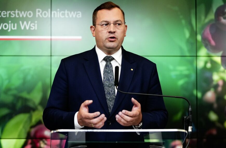 Rolnicy nie zarabiają na żniwach. Rząd ma im wypłacić wsparcie.