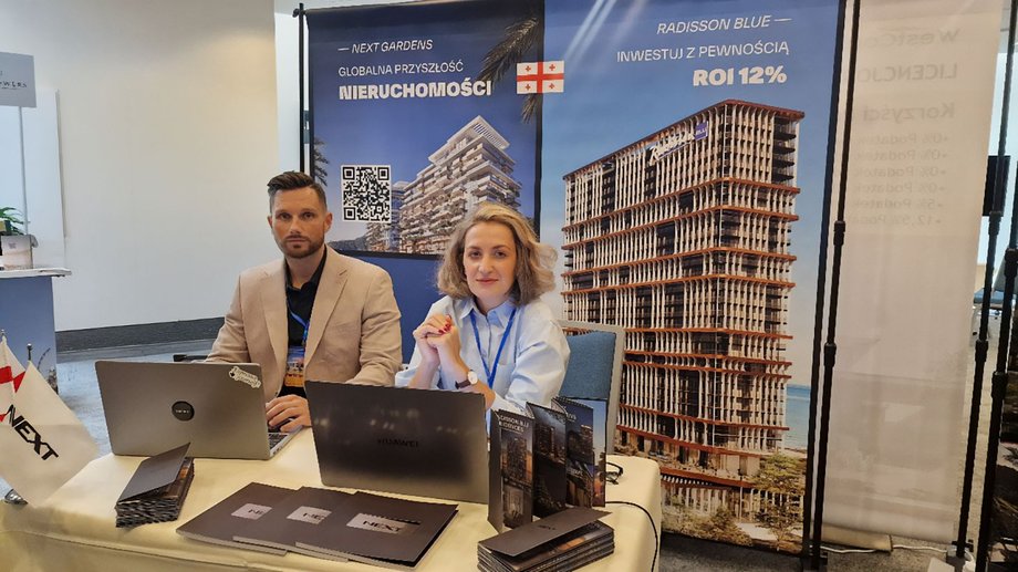 NEXT Property, globalny developer nieruchomości z projektami w Europie, na Środkowym Wschodzie i w Afryce, stale rozszerza swój zasięg międzynarodowy oraz bazę inwestorów. Z portfelem obejmującym ekskluzywne rezydencje, wille oraz kompleksy o różnym przeznaczeniu, przedsiębiorstwo stało się jednym z najszybciej rozwijających się deweloperów w regionie. NEXT showcases worldwide real estate at the United Property & Invest expo in Poland. - INFBusiness
