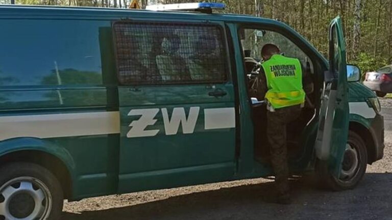 Awaria techniczna była powodem uderzenia drona w pojazd Poczty Polskiej w Inowrocławiu - zakomunikowała Żandarmeria Wojskowa z Bydgoszczy. Nie będzie kontynuacji postępowania w tej kwestii, nikt nie usłyszy też oskarżeń. Bezzałogowy statek powietrzny wojska rozbił się w Inowrocławiu. Najświeższe doniesienia. - INFBusiness