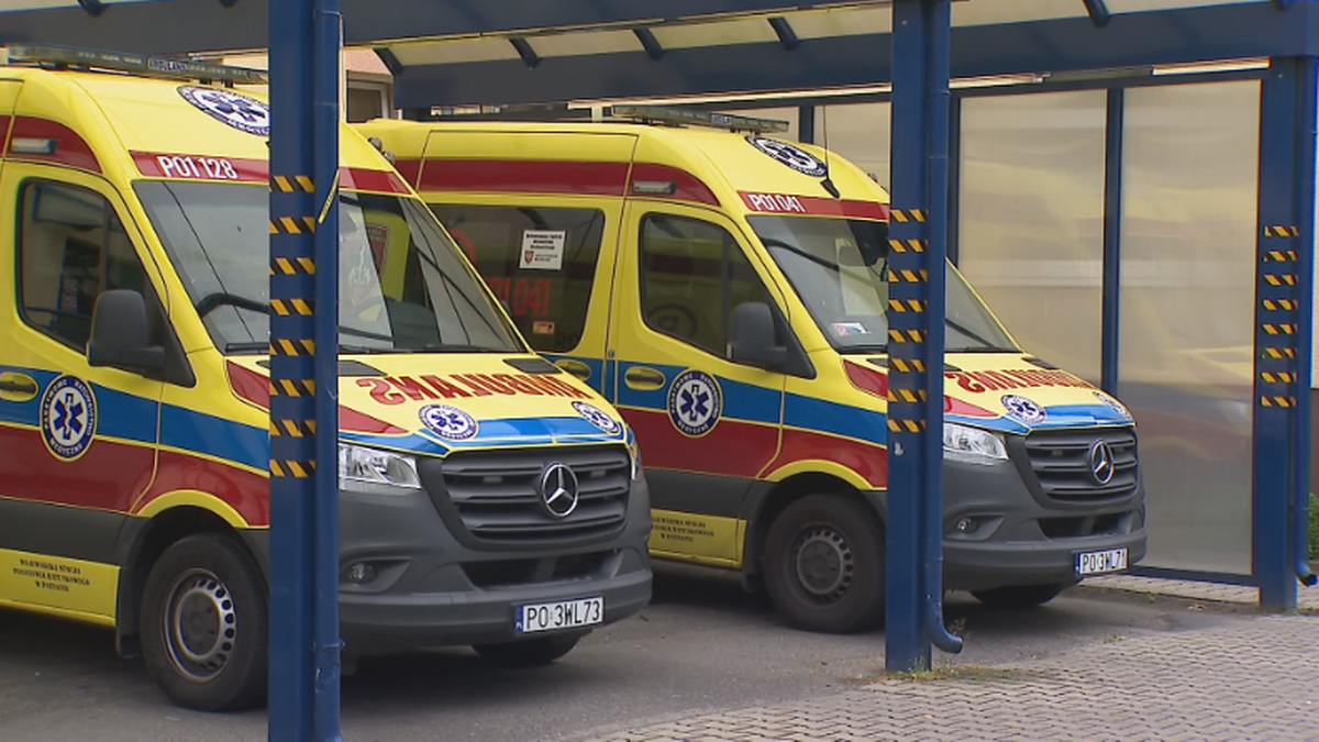 Doszło do zakłócenia w działaniu Systemu Wspomagania Dowodzenia Państwowego Ratownictwa Medycznego. "Specjaliści KCMRM podjęli działania zmierzające do jak najszybszego odzyskania pełnej funkcjonalności systemu" - przekazano w oświadczeniu. Po godzinie 10:20 zawiadomiono, że trwający blisko dwie godziny tryb awaryjny odbierania zgłoszeń przez operatorów medycznych został zakończony. Awaria systemu alarmowego, problemy dyspozytorów medycznych. "Tryb offline"