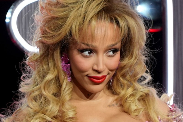 Obejrzyj: Doja Cat i Gracie Abrams występują w Vogue World: Hollywood