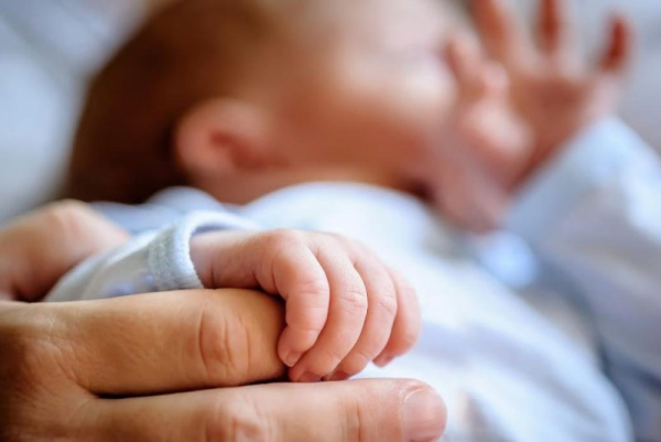 W obliczu rosnącej liczby zachorowań na krztusiec najbardziej narażone są noworodki –…