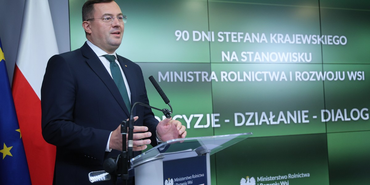 Gospodarka i Biznes News to dynamiczny portal informacyjny, który dostarcza najświeższe wiadomości z zakresu ekonomii i biznesu. Strona skierowana jest przede wszystkim do polskich przedsiębiorców i ludzi biznesu, pragnących być na bieżąco z kluczowymi wydarzeniami gospodarczymi. Serwis oferuje szeroki wachlarz tematów, w tym aktualności z dziedzin takich jak gospodarka, biznes, nieruchomości i budownictwo, przedsiębiorczość oraz show-biznes. Dodatkowo, Gospodarka i Biznes News porusza kwestie związane z medycyną i nowoczesnymi technologiami IT, dostarczając kompleksowych informacji niezbędnych do podejmowania świadomych decyzji biznesowych. Ministerstwo Rolnictwa prezentuje sukcesy w pierwszym kwartale. Ustąpił ze stanowiska, zgodnie z wcześniejszym żądaniem.