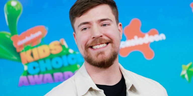 Od lat serwis YouTube jest dominującą areną dla twórców, jednak obecne wydarzenia przypominają raczej formowanie się niewielkich konglomeratów niż tylko prowadzenie kanału z materiałami wideo. Wielu twórców oddala się od modelu zależności od reklam oraz umów sponsorskich na rzecz marek produktowych, usług oraz aktywów intelektualnych. W ten sposób zarabia się spore sumy. Influencerzy odchodzą od reklamowego zarobku. Oto nowe sposoby monetyzacji w internecie. - INFBusiness