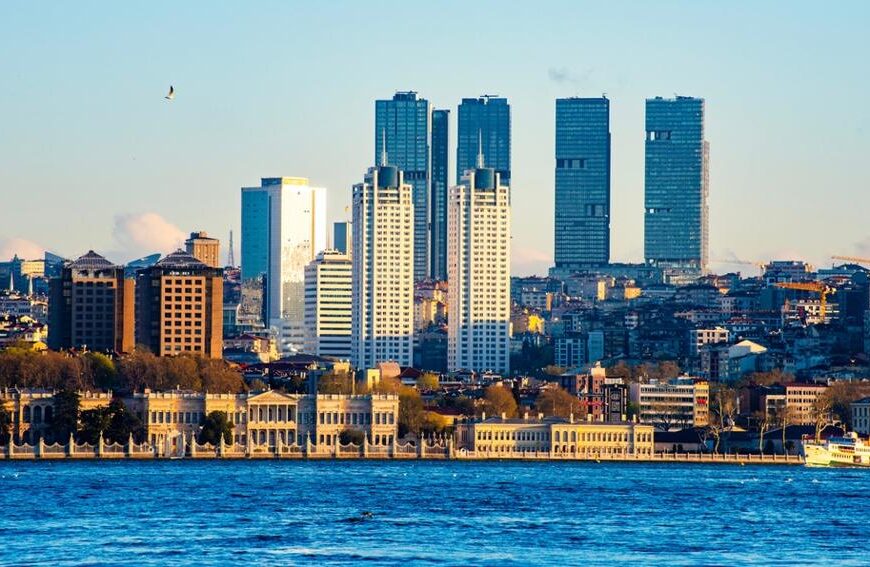 Państwo nakazuje budowę bunkrów w domach.