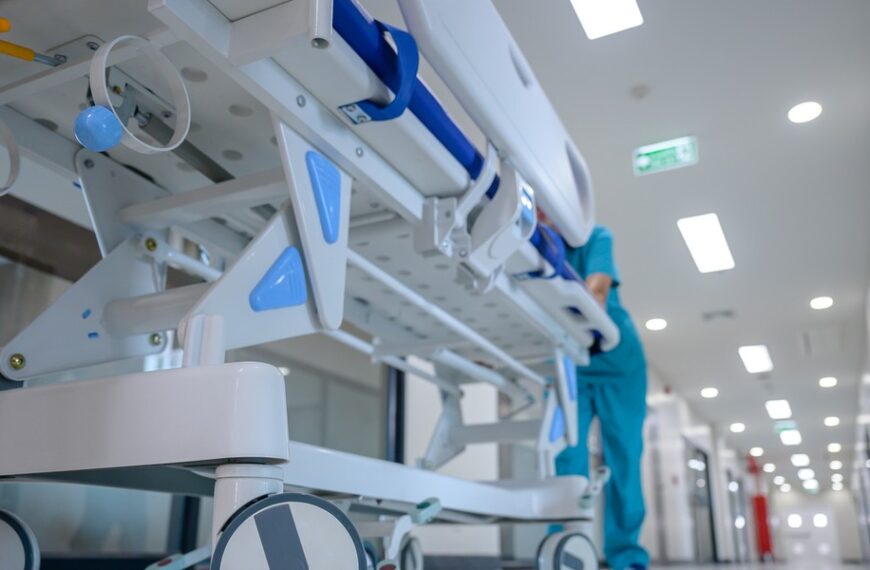 Polskie szpitale tną zabiegi. NFZ pod naporem.